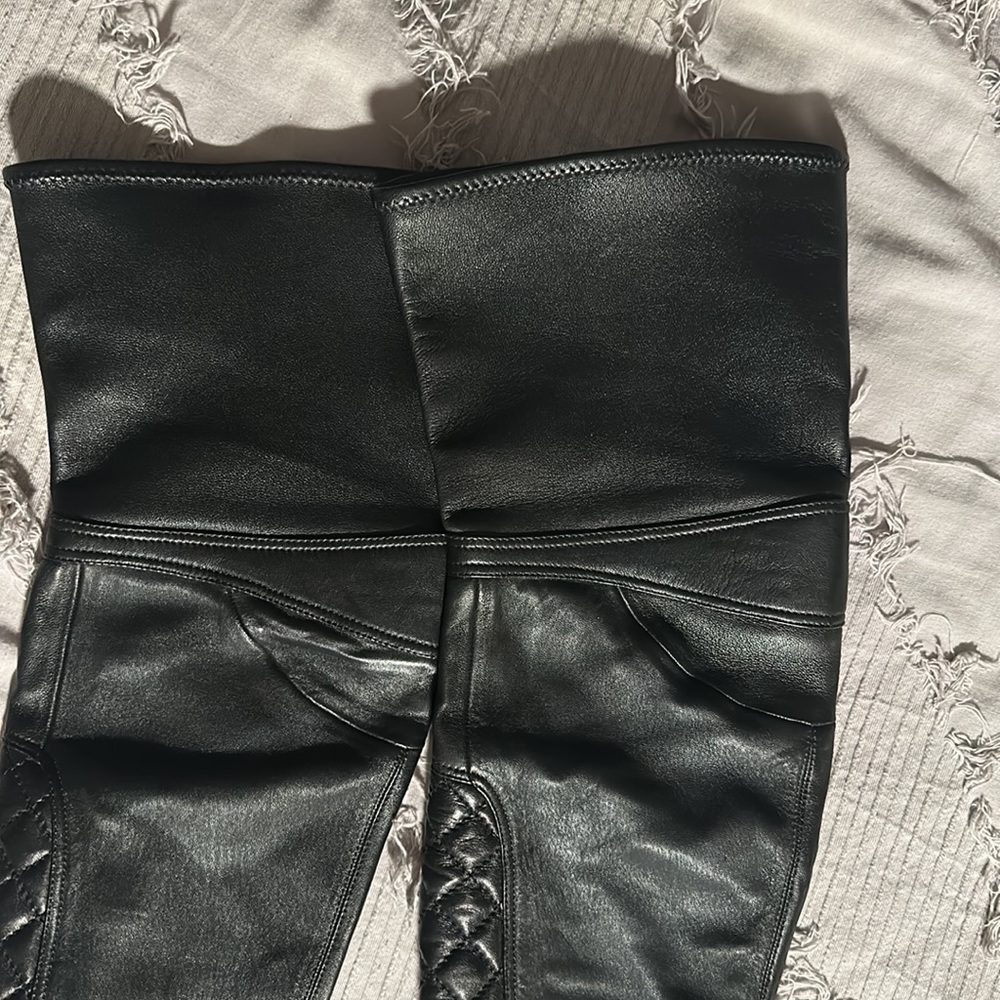Burberry OTK black leather boots, 7 US, 37.5 EU. Worn 4 times, excellent cond. - Picture 3 of 14